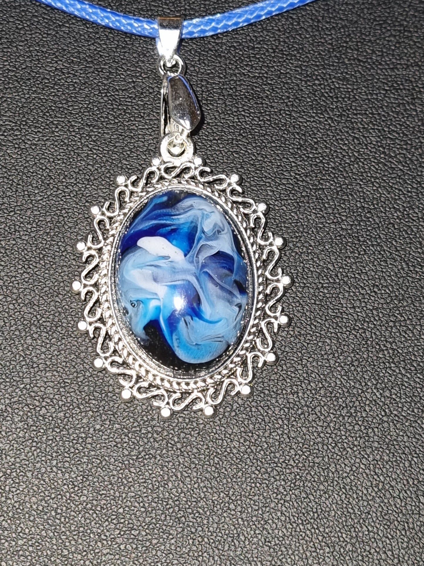 Petit pendentif ovale vintage
