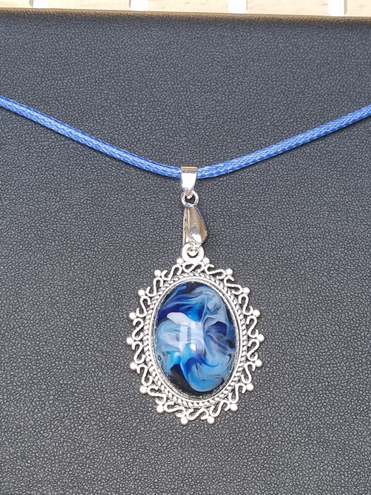 Petit pendentif ovale vintage