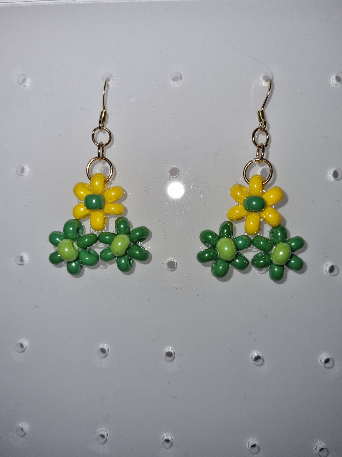 Boucles d'oreilles fantaisie fleurs en perles en verre