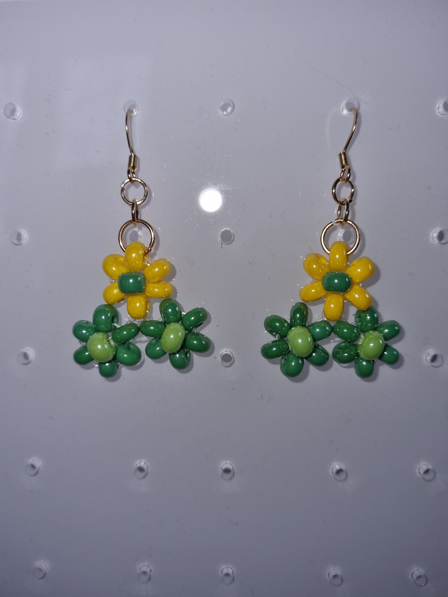 Boucles d'oreilles fantaisie fleurs en perles en verre