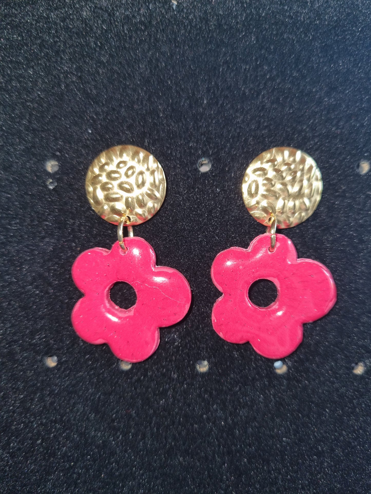 Boucles d'oreilles forme fleur en polymère rouge résine uv