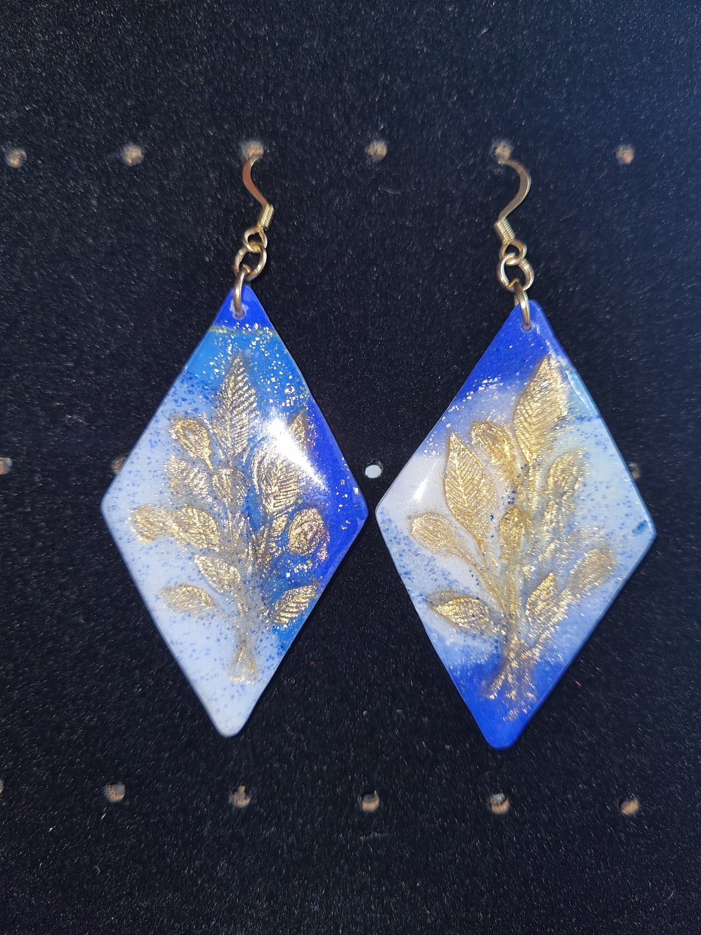 Boucles d'oreilles polymère résine uv et mica couleur or