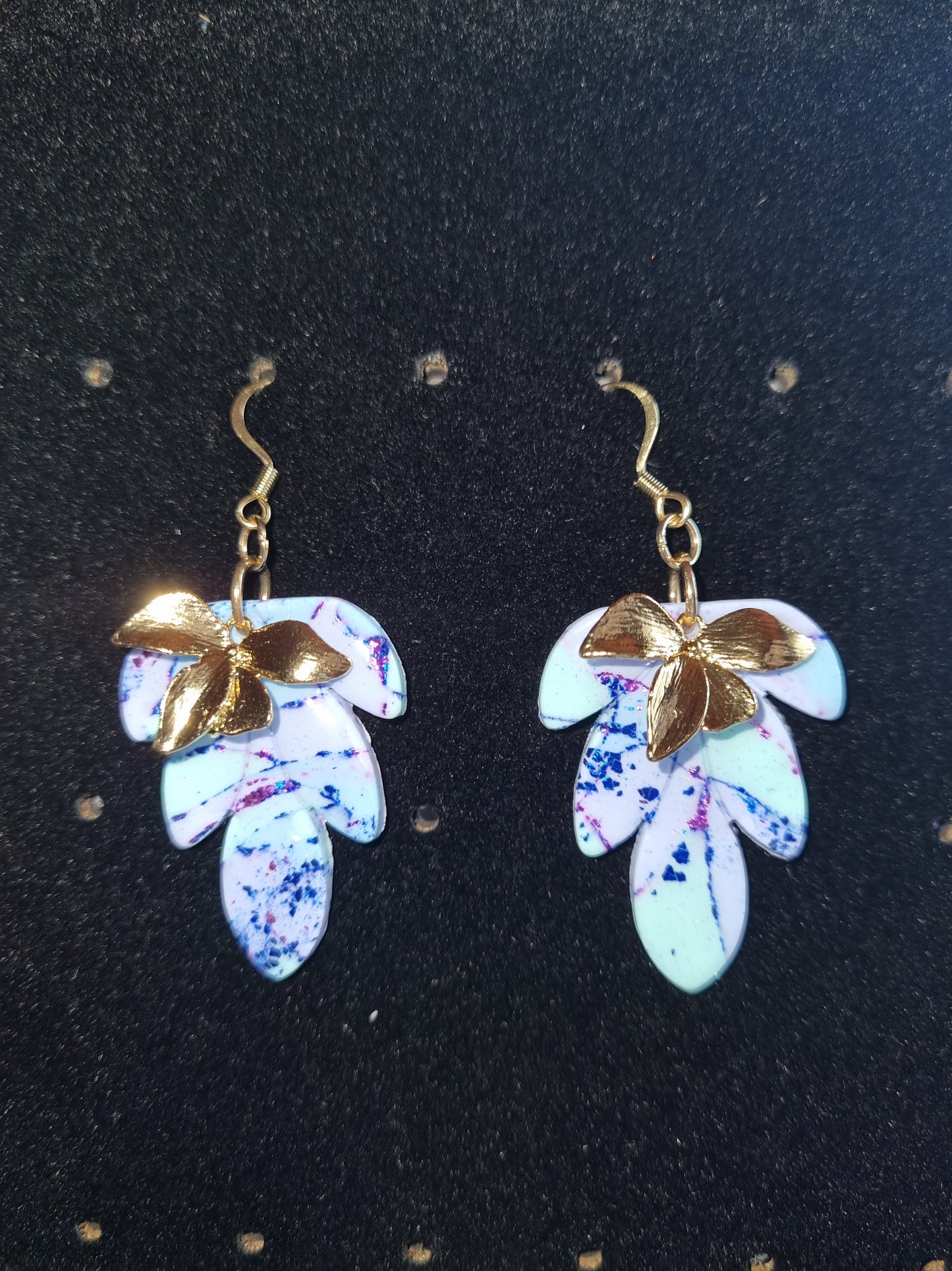 Boucles d'oreilles polymère bleu feuilles or violette et bleu