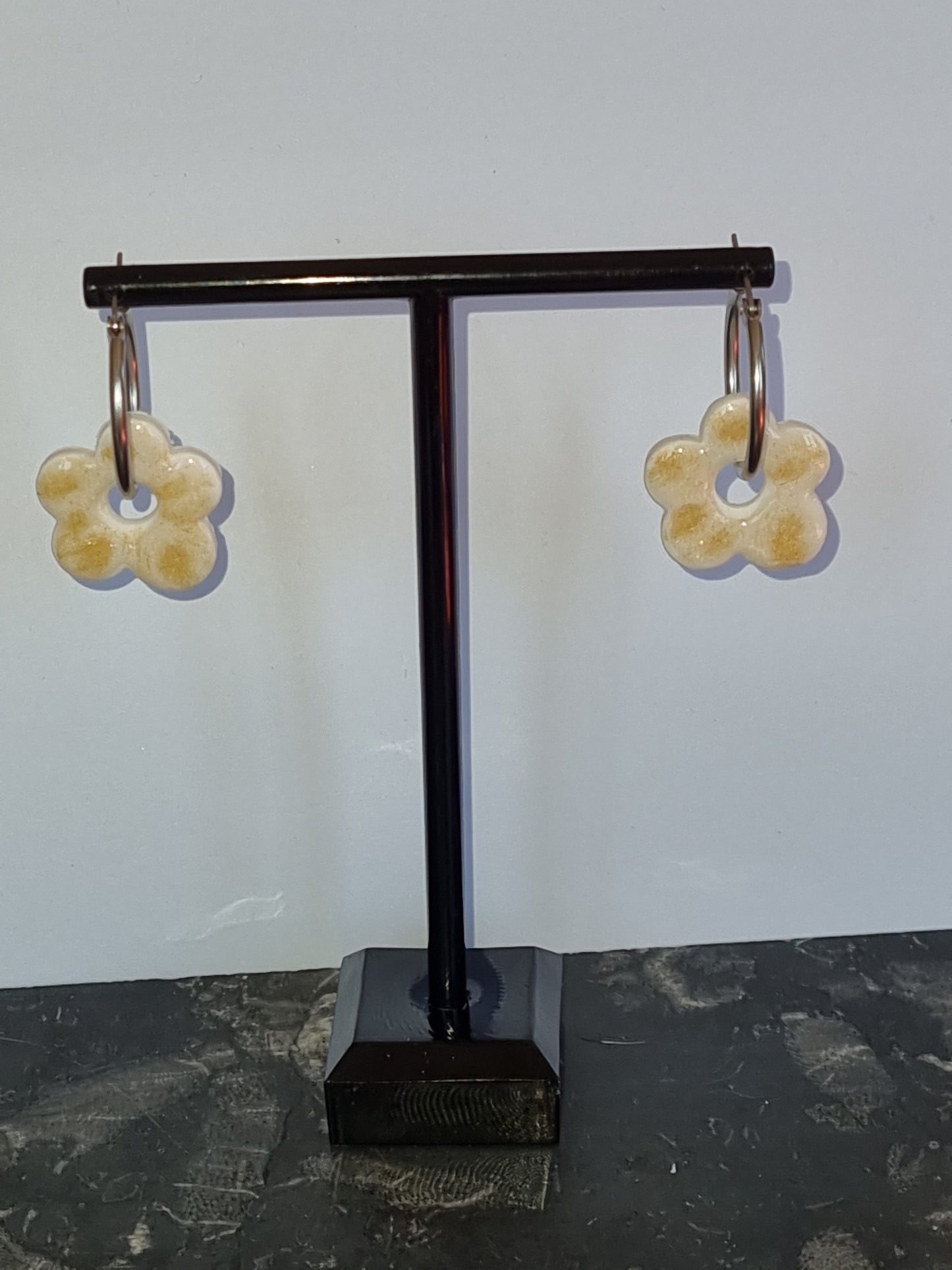 Boucles d'oreilles polymère et résine uv blanche et or
