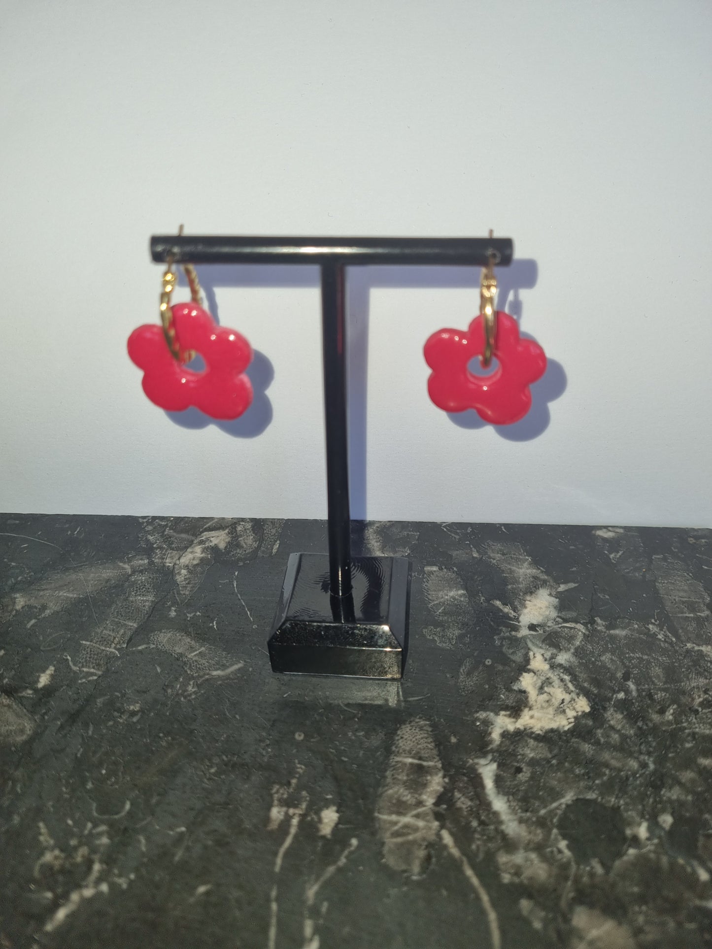 Boucles d'oreilles polymère résine uv petites fleurs rose