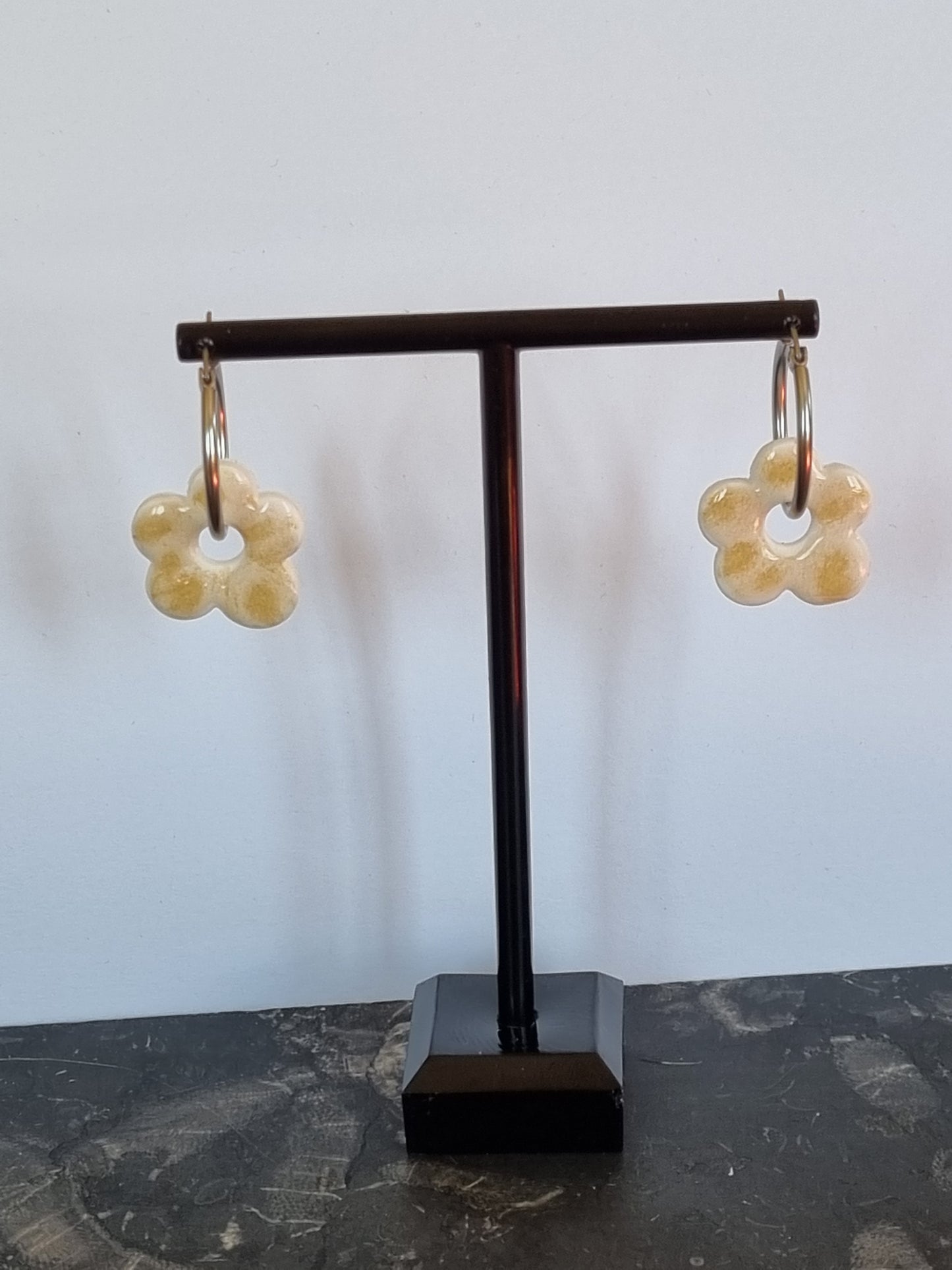 Boucles d'oreilles polymère et résine uv blanche et or