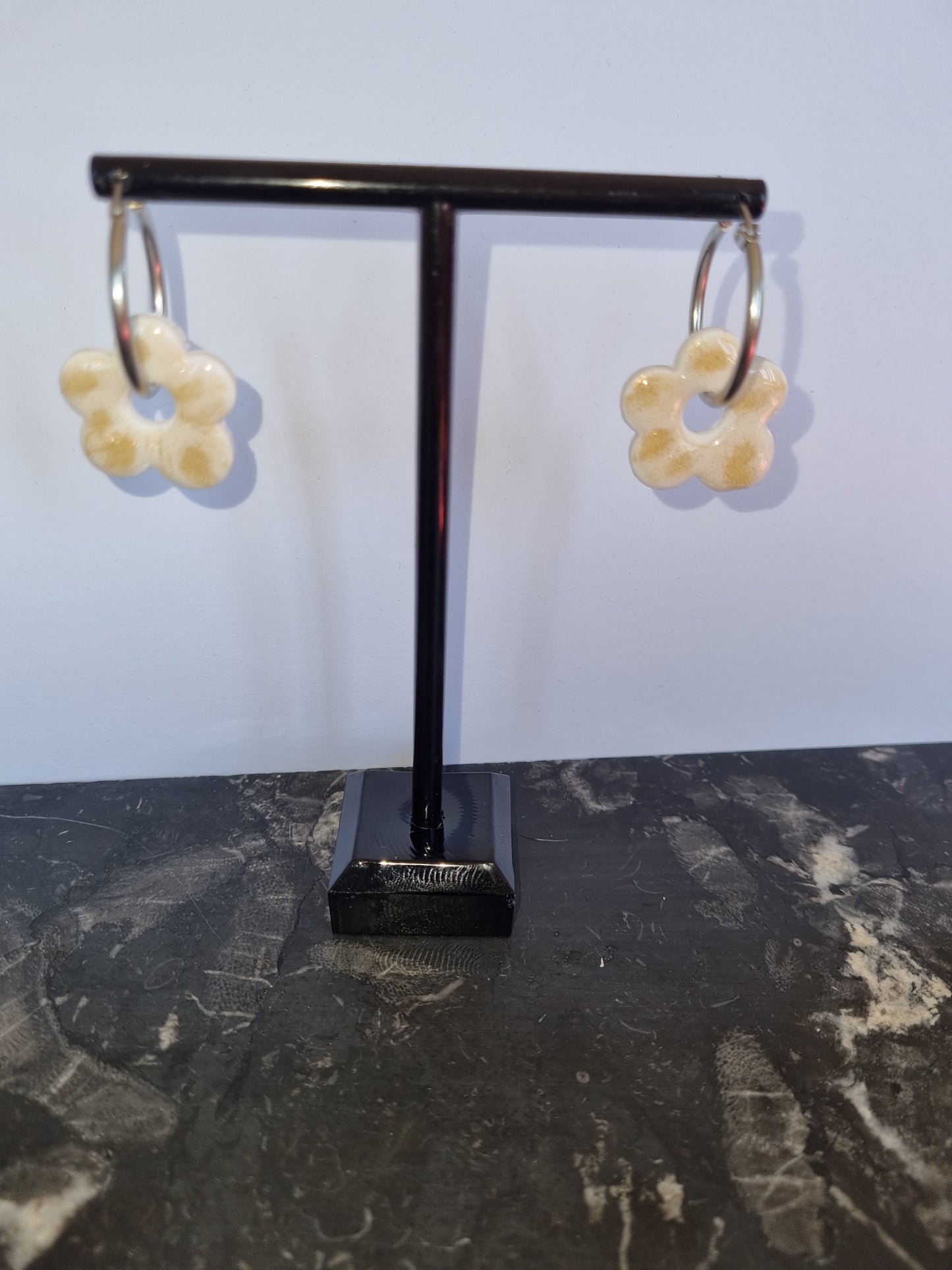 Boucles d'oreilles polymère et résine uv blanche et or