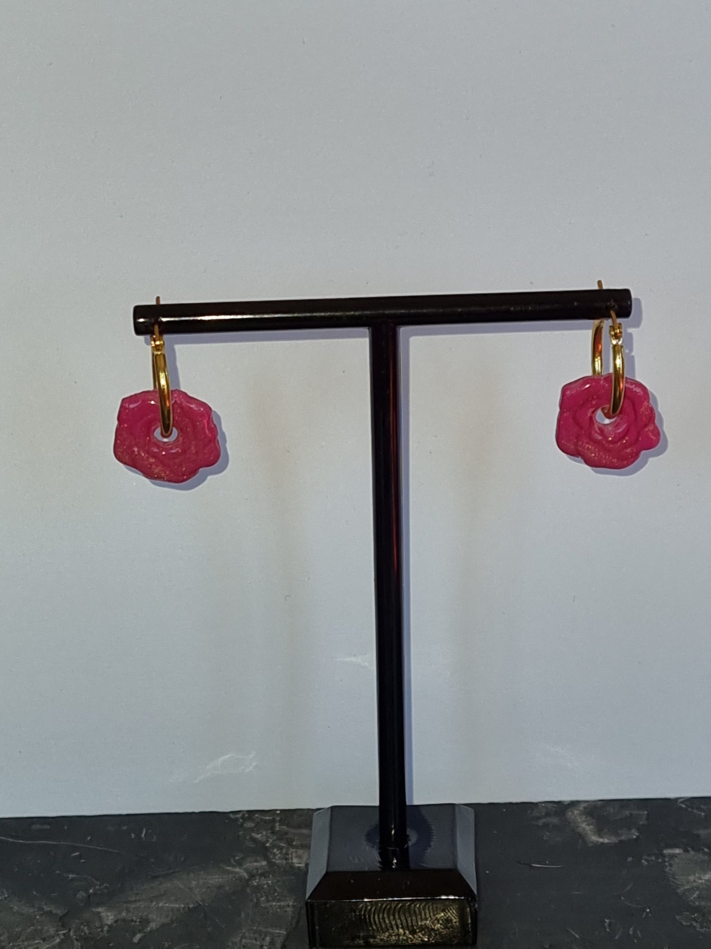 Boucles d'oreilles polymère et résine uv en forme de rose