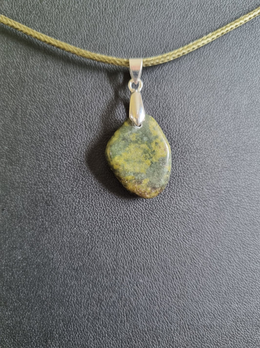 Pendentif pierre naturelle jaspe Madagascar