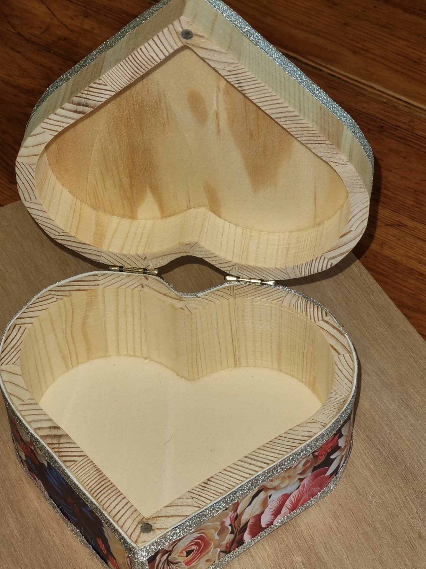 Boîte en bois cœur