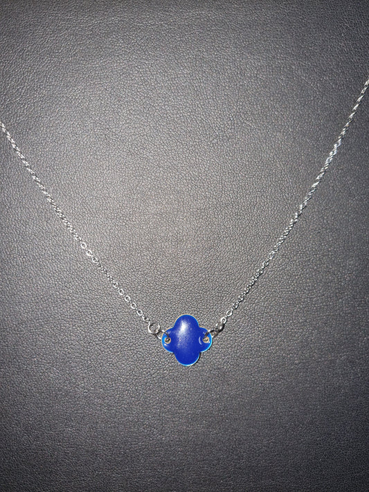 Pendentif acier inoxydable avec trèfle email.