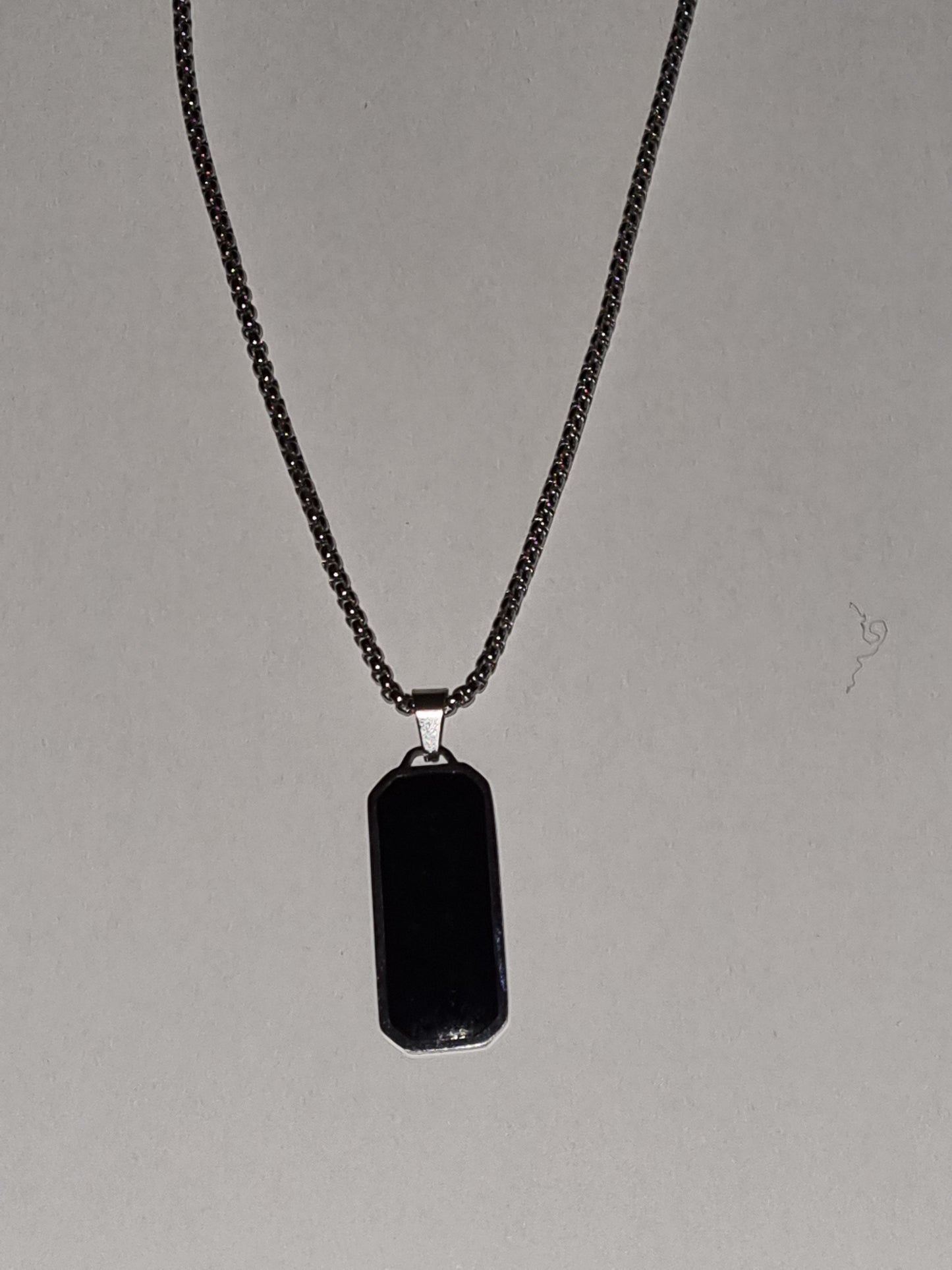 Pendentif homme plaque noire