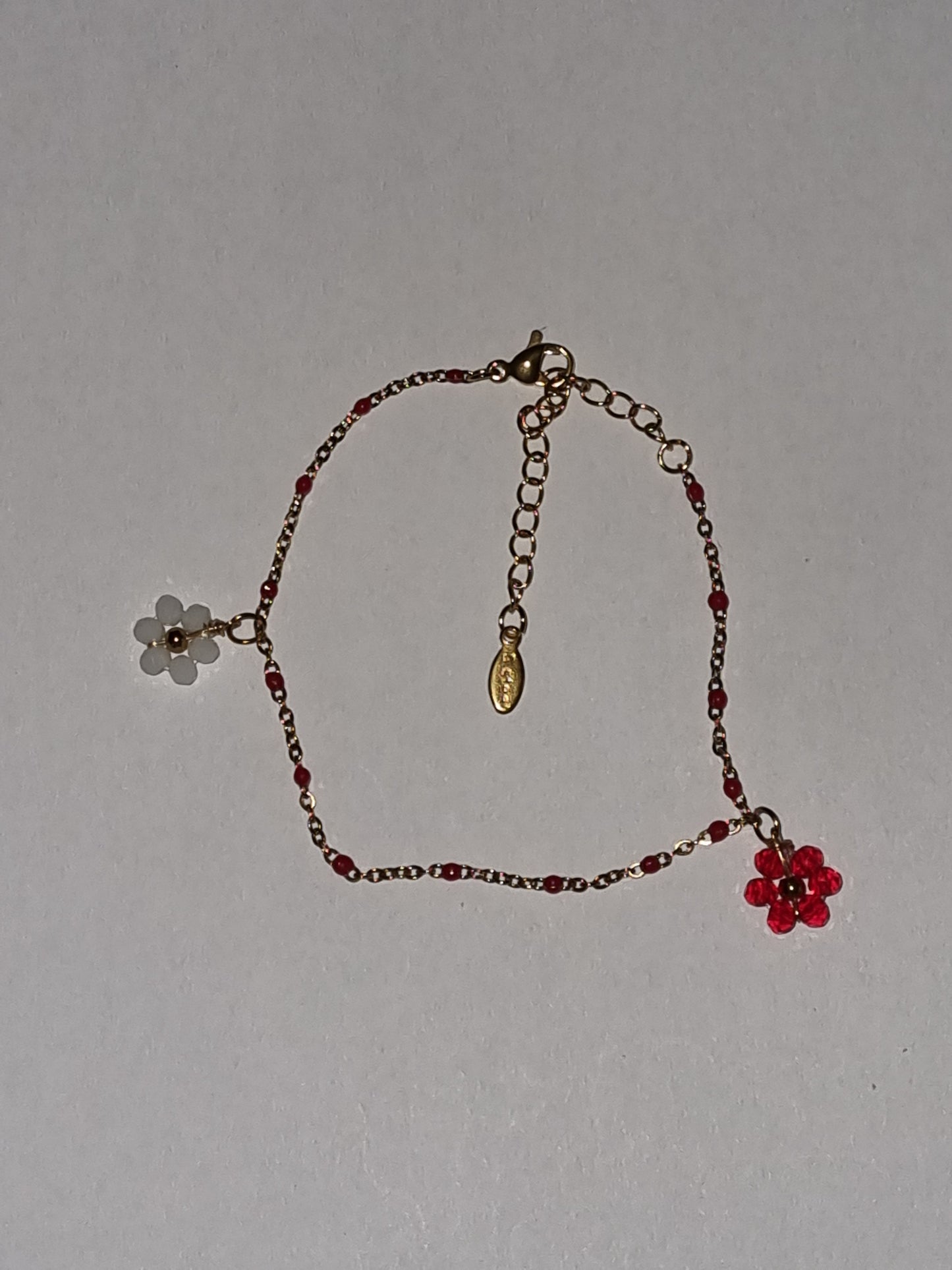 Bracelet fantaisie pampilles petites fleurs perles.