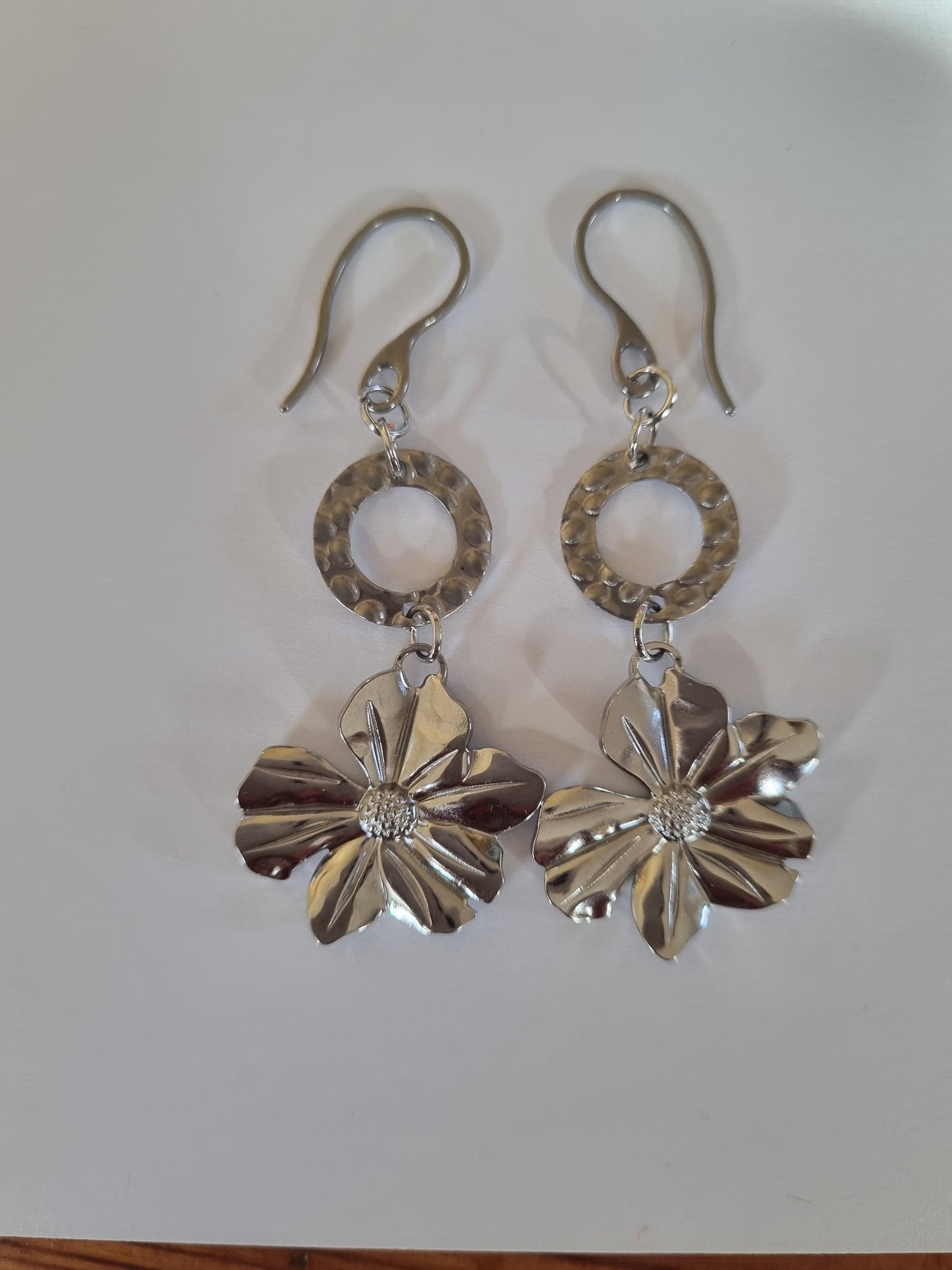 Boucles d'oreilles fantaisie fleurs pampilles rondes