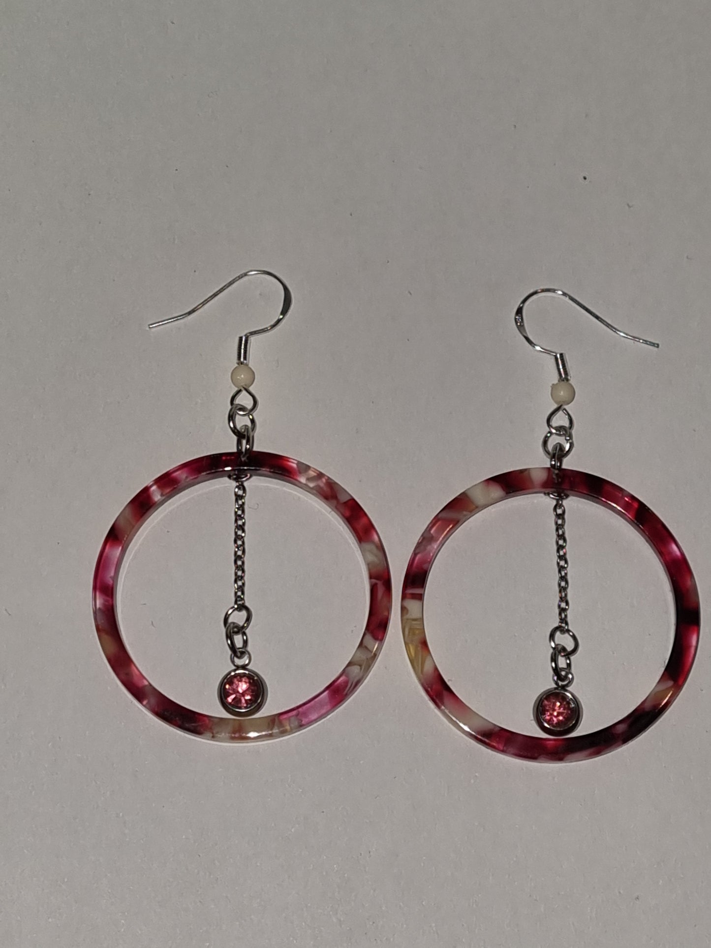 Boucles d'oreilles fantaisie rondes crochets acier inoxydable.