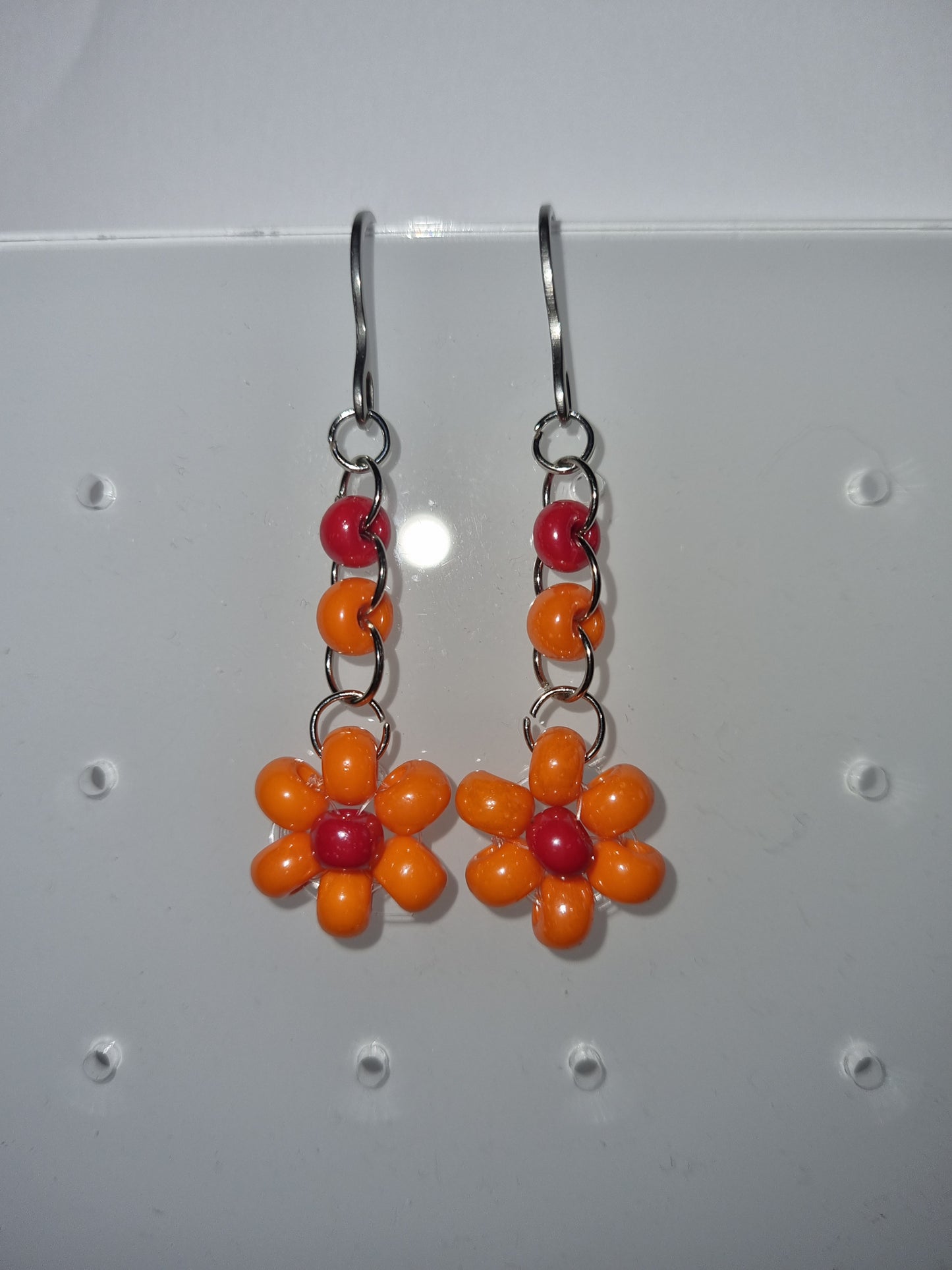 Boucles fantaisie fleurs en perles en verre crochets acier inoxydable.