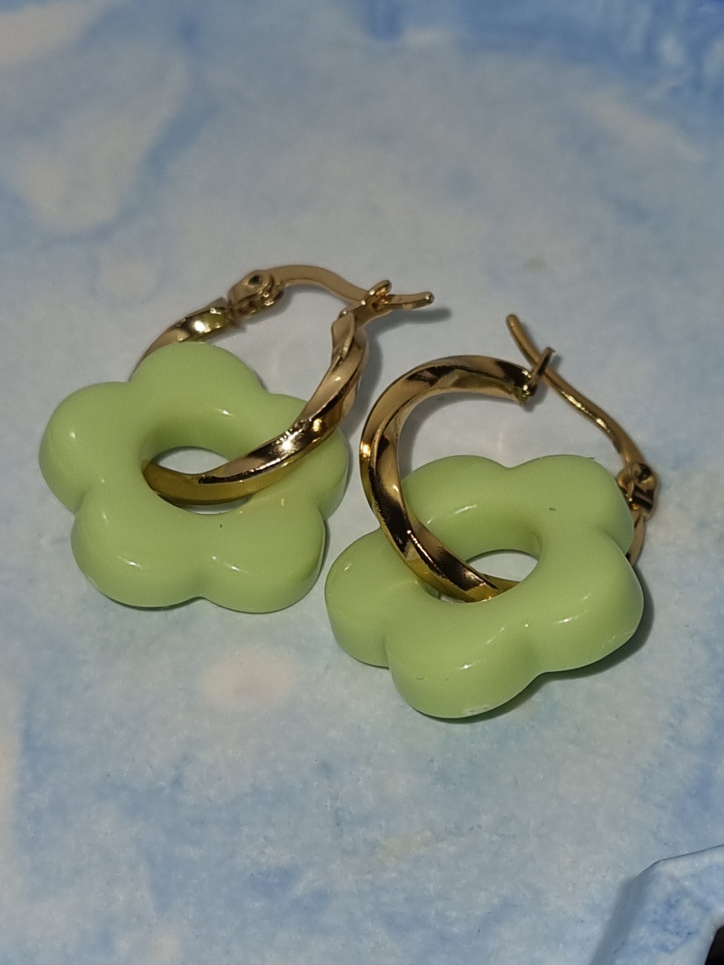 Boucles d'oreilles fantaisie créoles acier inoxydable.