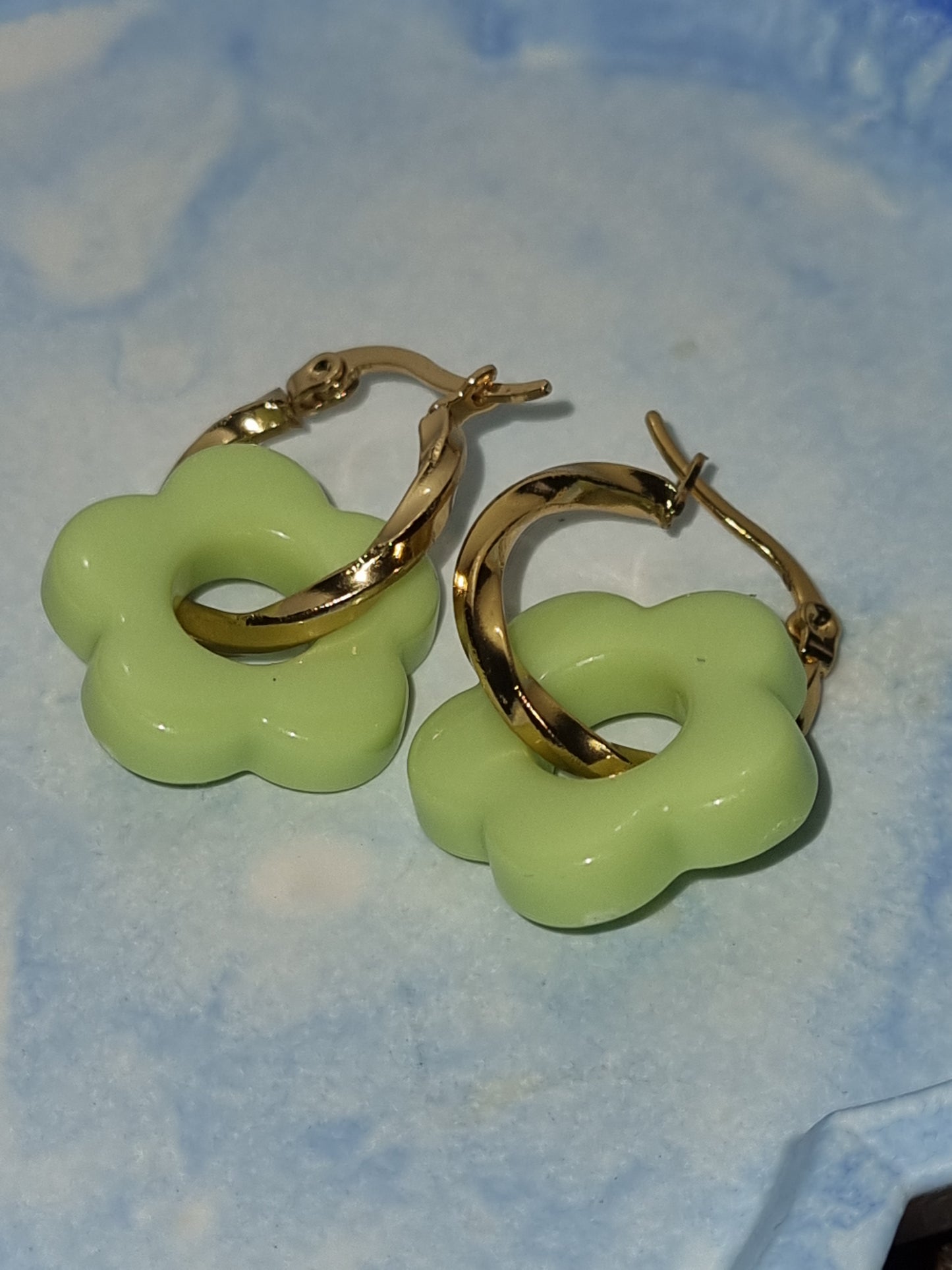 Boucles d'oreilles fantaisie créoles acier inoxydable.