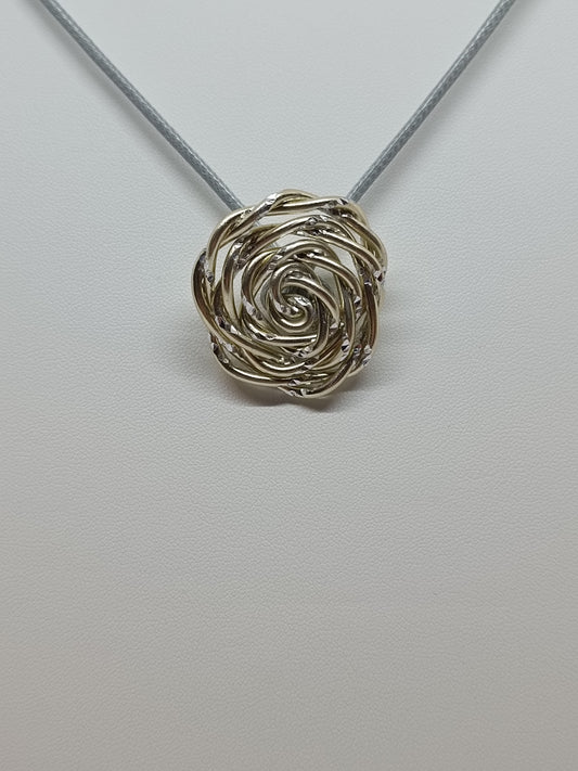 Collier fil ciselé